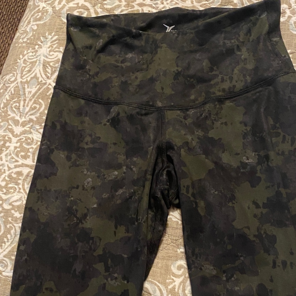 Old Navy Camouflage Yoga or Athletic - New - Never Worn